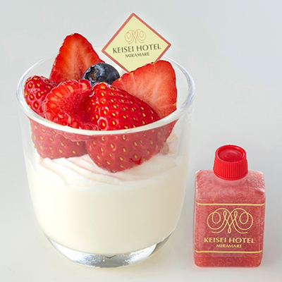 京成バラ園産のいちごを使ったヨーグルトパンナコッタ